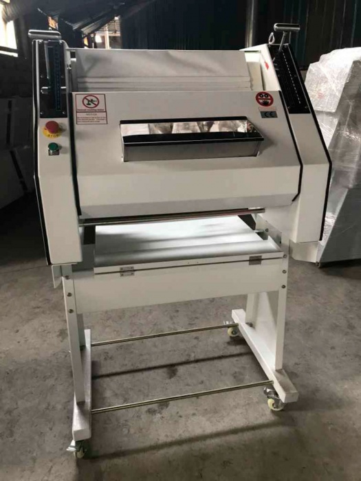 Тестозакаточная машина Gastromix FB-300 Stand